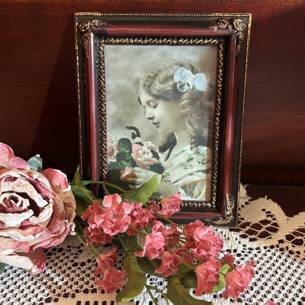 Vintage Victorian Picture Frame Ornate Floral Filigree Brown Size 3 1/2 X 5